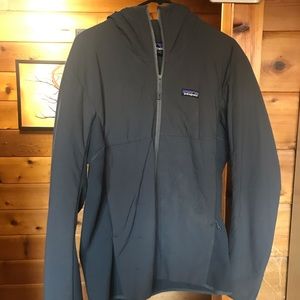 Patagonia Men’s L Mid later zip with hood